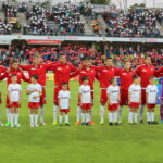 08.09.2015. Towarzyski mecz reprezentacji U-21 Polska-Szwecja. "Biało-czerwoni" podczas hymnu / Kamil Król / Radio Kielce