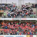 08.09.2015. Towarzyski mecz reprezentacji U-21 Polska-Szwecja. Kibice "biało-czerwonych" podczas hymnu / Kamil Król / Radio Kielce