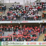 08.09.2015. Towarzyski mecz reprezentacji U-21 Polska-Szwecja. Kibice "biało-czerwonych" podczas hymnu / Kamil Król / Radio Kielce