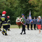 11.9.2015 Kielce. Rocznica zamachów 11 września 2001 przed pomnikiem Homo Homini / Wojciech Habdas / Radio Kielce