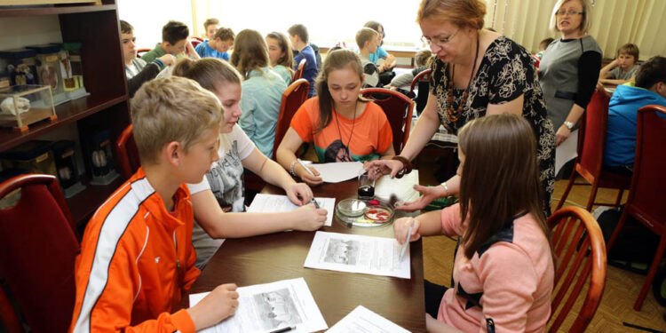 Warsztaty w ramach pilotażowego programu dla młodych talentów, który przygotowało Świętokrzyskie Centrum Doskonalenia Nauczycieli i Uniwersytet Jana Kochanowskiego. / Wojciech Habdas / Radio Kielce