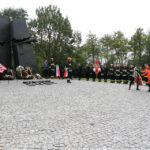 11.9.2015 Kielce. Rocznica zamachów 11 września 2001 przed pomnikiem Homo Homini / Wojciech Habdas / Radio Kielce