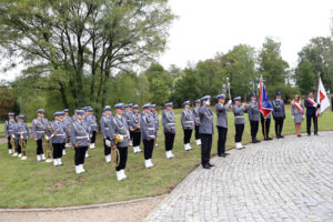 11.9.2015 Kielce. Rocznica zamachów 11 września 2001 przed pomnikiem Homo Homini / Wojciech Habdas / Radio Kielce