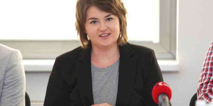 11.9.2015 Kielce. Konferencja prasowa partii Razem. n/z Paulina Borek / Wojciech Habdas / Radio Kielce