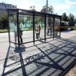 29.9.2015 Kielce. Przystanki na Jagiellońskiej uszkodzone przez wandali / Wojciech Habdas / Radio Kielce