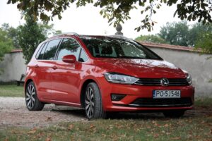 29.09.2015 VW Golf Sportsvan / Robert Felczak / Radio Kielce