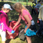 18.9.2015 Kielce. Uczniowie kieleckich szkół uczestniczyli w akcji Sprzątanie Świata. / Iwona Murawska / Radio Kielce