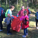 18.9.2015 Kielce. Uczniowie kieleckich szkół uczestniczyli w akcji Sprzątanie Świata. / Iwona Murawska / Radio Kielce