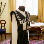 15.09.2015 Kielce. W Muzeum Lat Szkolnych Stefana Żeromskiego trwają przygotowania do nowej wystawy "Dziewczęta w mundurkach" / Stanisław Blinstrub / Radio Kielce