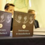 15.09.2015 Kielce. W Muzeum Lat Szkolnych Stefana Żeromskiego trwają przygotowania do nowej wystawy "Dziewczęta w mundurkach" / Stanisław Blinstrub / Radio Kielce