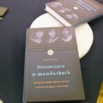 15.09.2015 Kielce. W Muzeum Lat Szkolnych Stefana Żeromskiego trwają przygotowania do nowej wystawy "Dziewczęta w mundurkach" / Stanisław Blinstrub / Radio Kielce