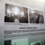 15.09.2015 Kielce. W Muzeum Lat Szkolnych Stefana Żeromskiego trwają przygotowania do nowej wystawy "Dziewczęta w mundurkach" / Stanisław Blinstrub / Radio Kielce