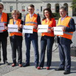 Konferencja PO na kieleckim Rynku (2 października 2015 r.) / Piotr Michalski / Radio Kielce