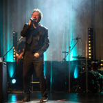 17.10.2015 Kielce. Andrzej Piaseczny - Akustik przy pełnej sali / Radio Kielce