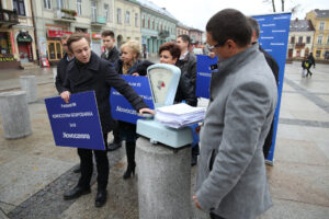 Konferencja Nowoczesnej na kieleckim Rynku (23 października 2015 r.) / Piotr Michalski / Radio Kielce