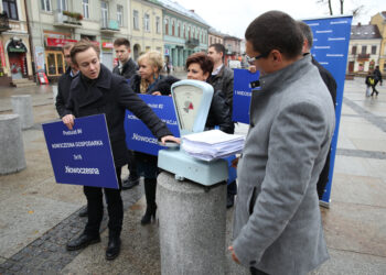 Konferencja Nowoczesnej na kieleckim Rynku (23 października 2015 r.) / Piotr Michalski / Radio Kielce