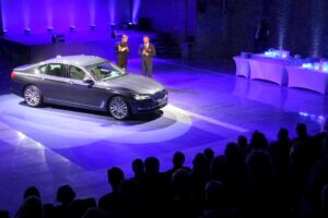 26.10.2015. BMW serii 7. Prezentacja w Kielcach / Robert Felczak / Radio Kielce