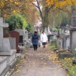 24.10.2015. Wzmożony ruch na cmentarzach / Robert Felczak / Radio Kielce