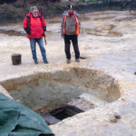 18.10.2015. Odkrycie archeologów przy ulicy Kaczyńskiego. Waldemar i Michał Glińscy / Krzysztof Żołądek / Radio Kielce