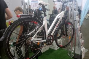 08.10.2015. Targi Bike Expo. Rower elektryczny / Marek Cender / Radio Kielce