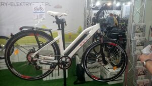 08.10.2015. Targi Bike Expo. Rower elektryczny / Marek Cender / Radio Kielce