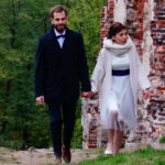 24.10.2015. Ślub w ruinach zamku w Bodzentynie / Grzegorz Jamka / Radio Kielce