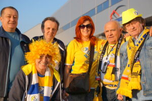 24.10.2015. Vardar Skopje - Vive Tauron Kielce. . Kibice z Kielc / Krzysztof Bujnowicz / Radio Kielce