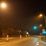 30.10.2015 Kielce. Ciemności spowiły ul. Ściegiennego, przy której znajdują się główne kieleckie nekropolie. / Wojciech Habdas / Radio Kielce