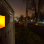 30.10.2015 Kielce. Ciemności spowiły ul. Ściegiennego, przy której znajdują się główne kieleckie nekropolie. / Wojciech Habdas / Radio Kielce