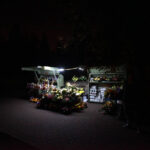 30.10.2015 Kielce. Ciemności spowiły ul. Ściegiennego, przy której znajdują się główne kieleckie nekropolie. / Wojciech Habdas / Radio Kielce