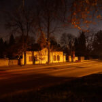 30.10.2015 Kielce. Ciemności spowiły ul. Ściegiennego, przy której znajdują się główne kieleckie nekropolie. / Wojciech Habdas / Radio Kielce