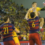 17.10.2015. Mecz 5. kolejki Ligi Mistrzów piłkarzy ręcznych: Vive Tauron Kielce - FC Barcelona / Kamil Król / Radio Kielce