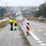 14.10.2015. Minister infrastruktury i rozwoju Maria Wasiak oraz minister spraw zagranicznych Grzegorz Schetyna wizytowali budowę trasy S7 / Robert Felczak / Radio Kielce