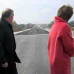 14.10.2015. Minister infrastruktury i rozwoju Maria Wasiak oraz minister spraw zagranicznych Grzegorz Schetyna wizytowali budowę trasy S7 / Robert Felczak / Radio Kielce