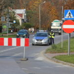 30.10.2015. Wzmożony ruch przy kieleckich cmentarzach. Zmiana w organizacji ruchu / Kamil Król / Radio Kielce