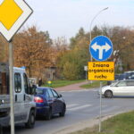 30.10.2015. Wzmożony ruch przy kieleckich cmentarzach. Zmiana w organizacji ruchu / Kamil Król / Radio Kielce