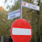 30.10.2015. Wzmożony ruch przy kieleckich cmentarzach. Zmiana w organizacji ruchu / Kamil Król / Radio Kielce