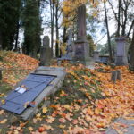 30.10.2015. Ostatnie porządki na Cmentarzu Starym w Kielcach / Kamil Król / Radio Kielce