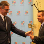 21.10.2015. Zarząd Województwa Świętokrzyskiego nagrodził regionalnych twórców / Kamil Król / Radio Kielce