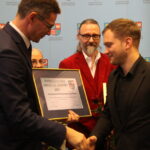 21.10.2015. Zarząd Województwa Świętokrzyskiego nagrodził regionalnych twórców / Kamil Król / Radio Kielce