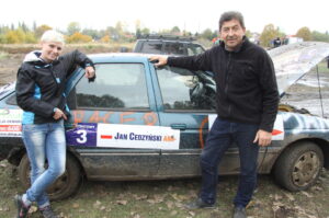 26.10.2015. VIII Wrak Race Kielce. W rajdzie wziął udział poseł Jan Cedzyński / Kamil Król / Radio Kielce