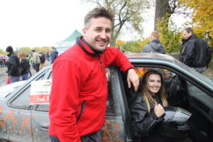 26.10.2015. VIII Wrak Race Kielce. Swoich sił spróbował również Kamil Suchański / Kamil Król / Radio Kielce