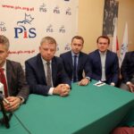 27.10.2015 Kielce. PiS konferencja prasowa po wyborach parlamentarnych. Krzysztof Słoń, Jarosław Rusiecki, Michał CIeślak, Dominik Tarczyński, Jacek Włosowicz / Stanisław Blinstrub / Radio Kielce
