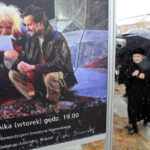 Otwarcie pierwszej części wystawy poświęconej osobie oraz twórczości Piotra Szczerskiego. Aktorzy zaprezentowali sztukę "Katastrofa" Samuela Becketta / Wojciech Habdas / Radio Kielce