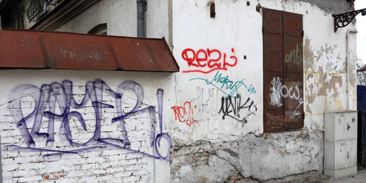 27.2.2015 Kielce. Graffiti szpeci kieleckie mury. / Wojciech Habdas / Radio Kielce