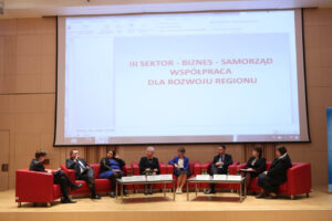 20.10.2015 Kielce. Debata III Sektor - Biznes - Samorząd. Współpraca dla rozwoju regionu. / Wojciech Habdas / Radio Kielce