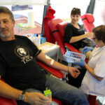 4.10.2015 Krajno Parcele. Akcja wyjazdowa. Krwiobus przy GOK-u w Krajnie. / Wojciech Habdas / Radio Kielce