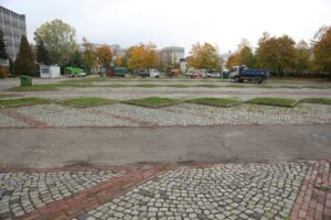 22.10.2015. Remont parkingu przy Świętokrzyskim Urzędzie Wojewódzkim / Wojciech Habdas / Radio Kielce