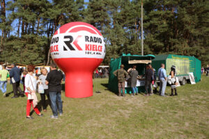 4.10.2015 Kielce. Msza święta w kieleckiej katedrze rozpoczęła tegoroczne święto myśliwych „Hubertusa”. Później imprezy odbywały się na Stadionie Leśnym. / Wojciech Habdas / Radio Kielce