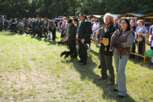 4.10.2015 Kielce. Msza święta w kieleckiej katedrze rozpoczęła tegoroczne święto myśliwych „Hubertusa”. Później imprezy odbywały się na Stadionie Leśnym. / Wojciech Habdas / Radio Kielce